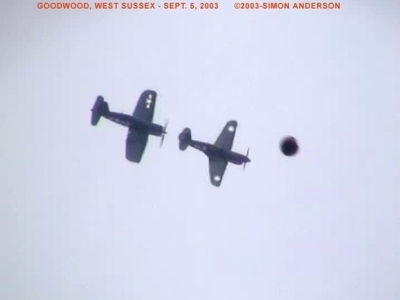 Foto de UFO obtida durante Show Aéreo em Goodwood, West Sussex, Inglaterra, em 5 de setembro de 2005.