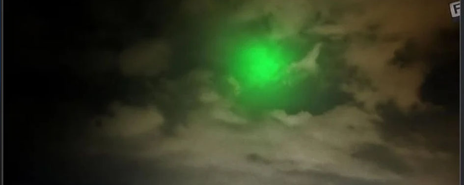 OVNIs? Luzes verdes aparecem no céu sobre Tampico OVNIs? Luzes verdes aparecem no céu sobre Tampico